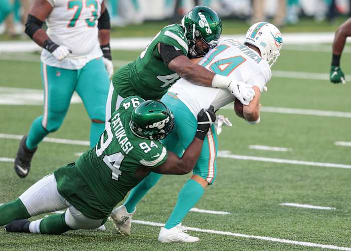 New York Jets DT Foley Fatukasi sacks Miami Dolphins QB Ryan Fitzpatrick